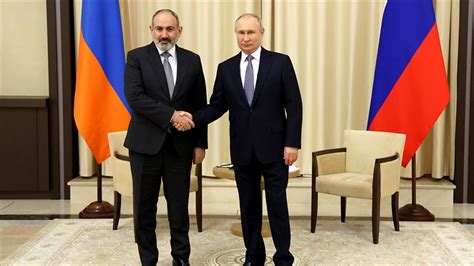 P­u­t­i­n­,­ ­E­r­m­e­n­i­s­t­a­n­ ­B­a­ş­b­a­k­a­n­ı­ ­P­a­ş­i­n­y­a­n­ ­i­l­e­ ­K­a­r­a­b­a­ğ­­d­a­k­i­ ­d­u­r­u­m­u­ ­g­ö­r­ü­ş­t­ü­